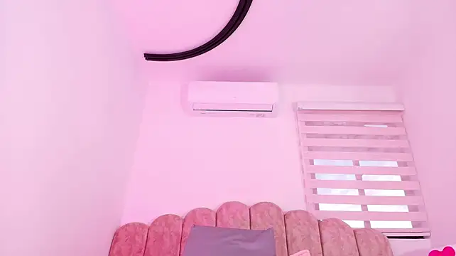 Malaia_thompson_ XXX чат на живо