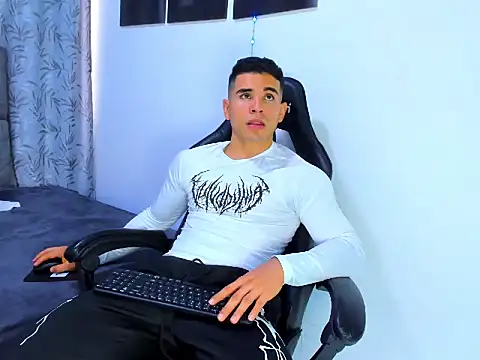 DarellTheseo élő XXX-chatje