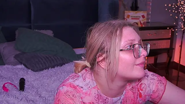 XXX chat uživo modela CoolTatis