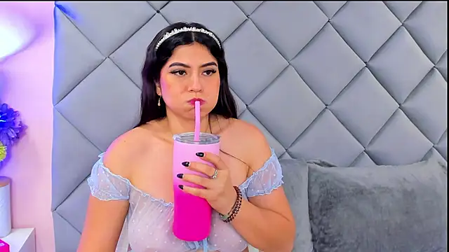 Chat +18 de NahomyAdams ao vivo