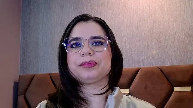 دردشة ThaniaJones الجنسية المباشرة