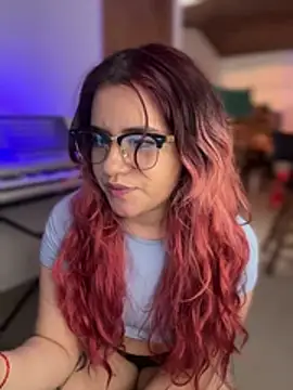 NikkiNix XXX чат на живо
