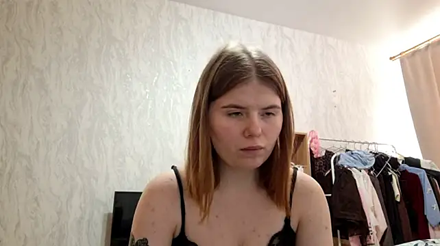 KeliTesmer Adlı Modelin Canlı XXX Sohbeti