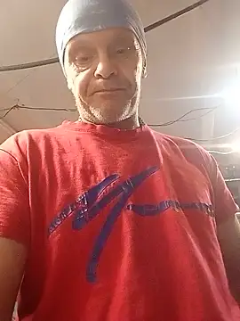 XXX chat uživo modela INVISIBLEKUBA