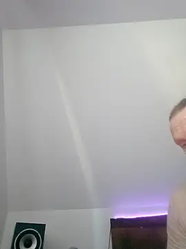 INVISIBLEKUBA Show in webcam