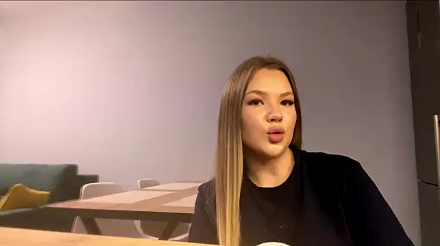 BrigitteDowers' Live XXX Chat