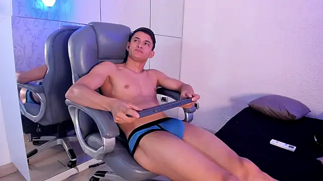 Simon_Axe Live XXX-chat