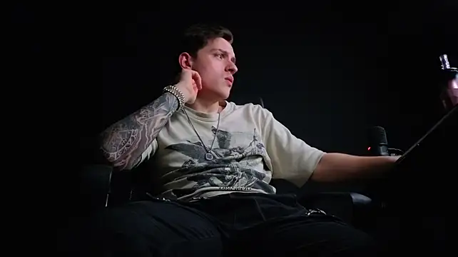 FelixStarkk 라이브 XXX 채팅