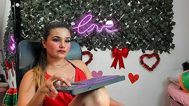 DestinyHills Adlı Modelin Canlı XXX Sohbeti
