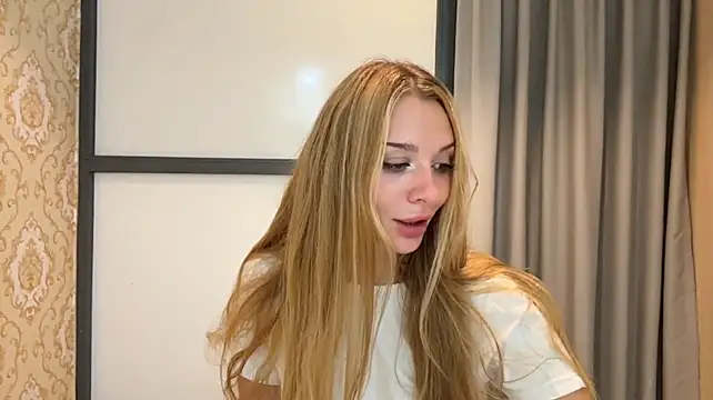 AngilaElvey - BIGGEST SMILE EVER