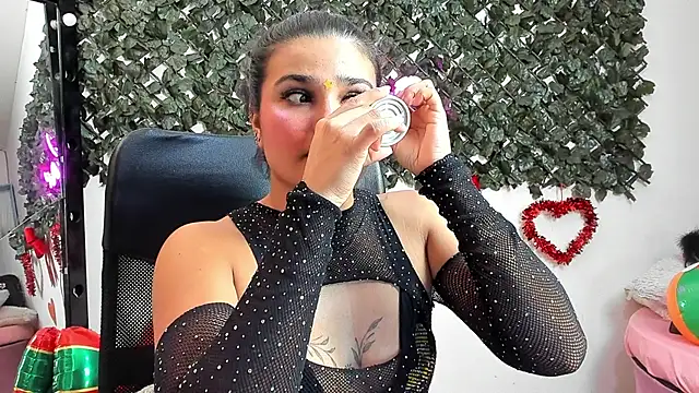 DestinyHills Adlı Modelin Canlı XXX Sohbeti
