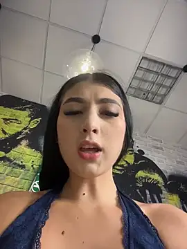 BadLilAngelXXX Chat XXX in diretta