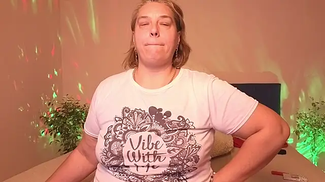 Bbw_Goddes - make my pussy happy)squirt in leggings?
