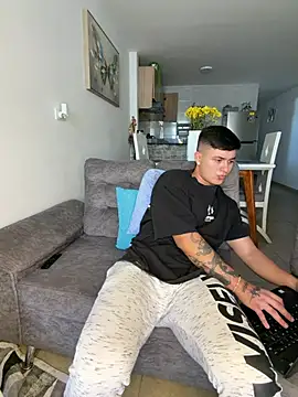 Christopher_strongg 现场XXX聊天