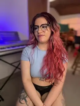 دردشة NikkiNix الجنسية المباشرة