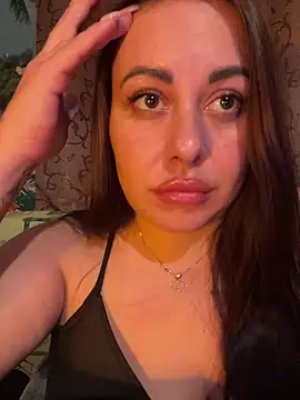 DaisyStreet Adlı Modelin Canlı XXX Sohbeti