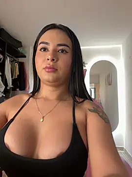 Jenn_Layton - hi Jenn welcome 💜💜💜💜🖤