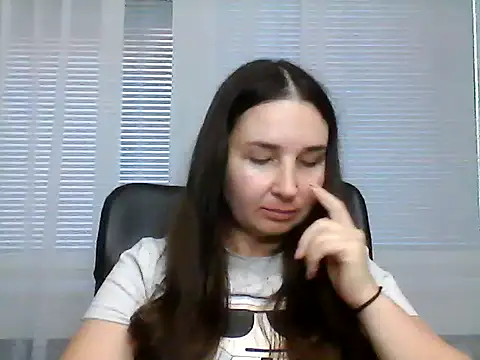 Kirahugme's Live XXX Chat