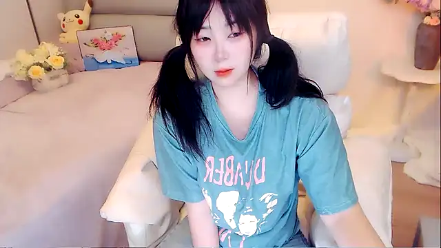 yoyoyo_99 Adlı Modelin Canlı XXX Sohbeti