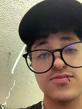 Živý XXX chat Adonibaskerville4