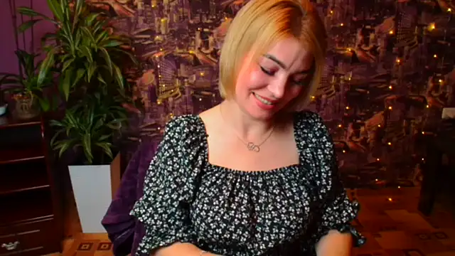 CuttieEmma 现场XXX聊天