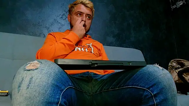 CLOUDYMarkWayne XXX чат на живо