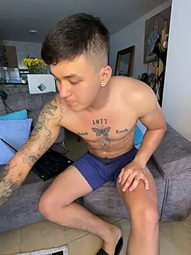 Christopher_stronggn Live XXX chat