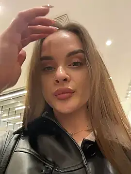 KristiRich Adlı Modelin Canlı XXX Sohbeti
