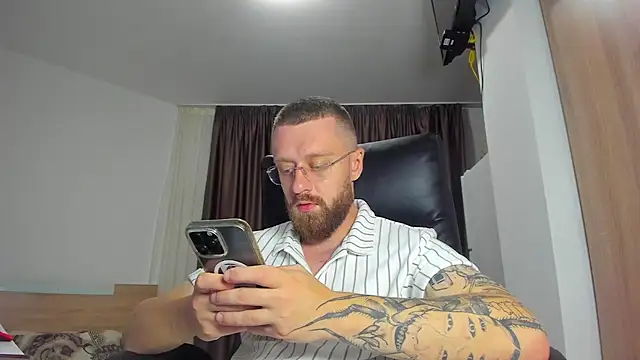 Findom_guy – Naživo XXX chat