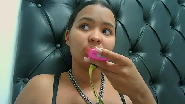 Chat +18 de indianaphrodite1 ao vivo