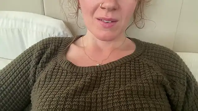 Redheadrosie69 - butt plug in ass
