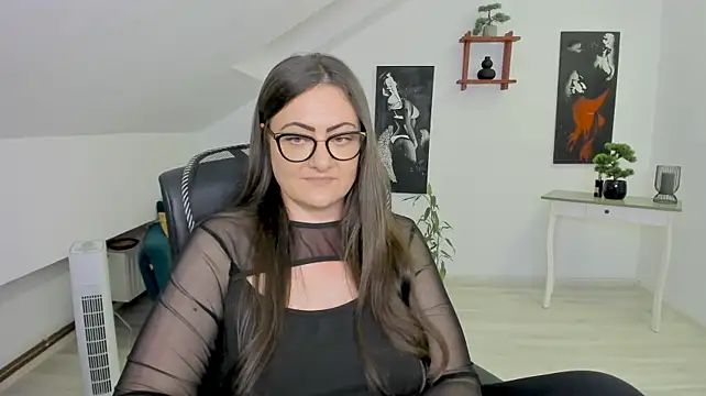 MistressDarrah's Live XXX Chat
