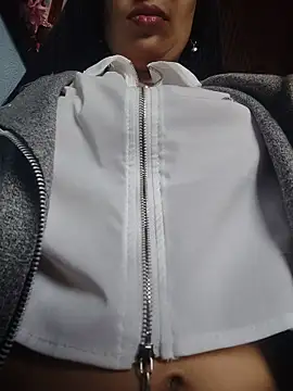 Astrid--n Live XXX chat