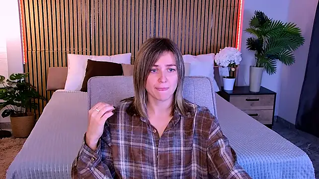 EmeraldGlow live XXX chat