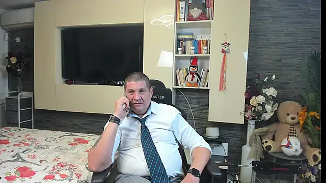 SpartacusDaddy48 live XXX chat