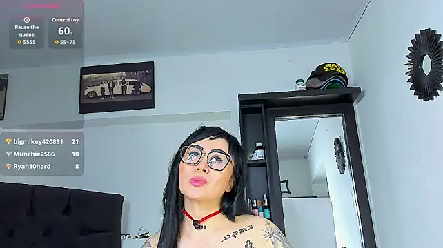 Chat +18 de Vicky_hotmilf ao vivo