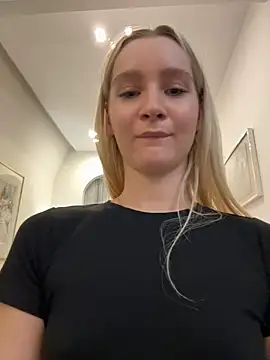 LunaVelvetti - tease my nipples with fingers