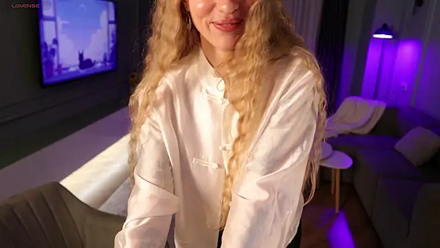 NikaCherie Adlı Modelin Canlı XXX Sohbeti