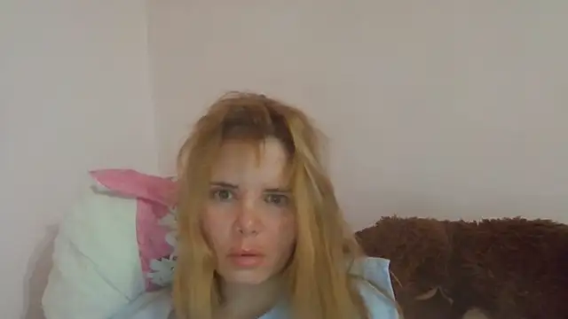 HornyElena Chat XXX live