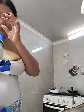 Sara_y_AmyのライブXXXチャット