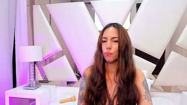 Chat +18 de HollyBloom_ ao vivo