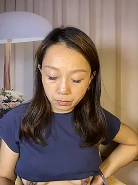 SaoBiRenQiQianCao9 - 老公在旁边房间睡觉，骚人妻悄悄的直播在家自慰高潮