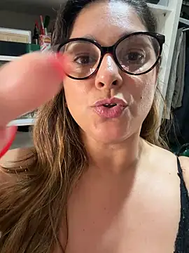 Chat +18 de Mariiii_morena ao vivo