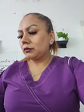 -Zoe-1's Live XXX Chat