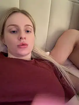 XXX chat uživo modela CaseyCumFace