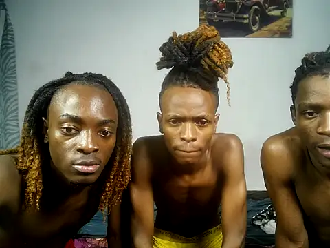 threemanias' Live XXX Chat