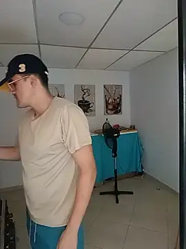 WildMatthew Live XXX-chat