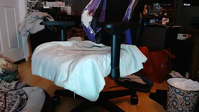 randomguymtl Chat XXX live