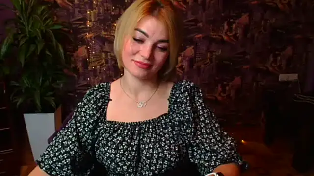 CuttieEmma's Live XXX Chat
