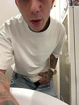 XXX chat uživo modela tatuato23